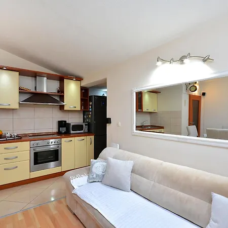 House With A Swimming Pool Pozorac, Trogir - 15565 Сasa de vacaciones *